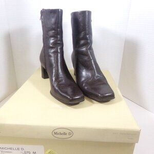 Michelle D. Ankle Boot Square Toe Heel(2 1/2") BROWN Side Zipper Closure SIZE 7M